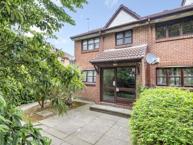 Swallow Close, Dartford, Kent DA9, 1 bed flat to rent, £1,200 pcm | PrimeLocation