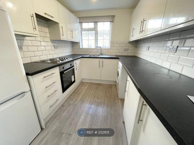 Swallow Close, Staines Upon Thames TW18, 2 bed flat to rent, £1,700 pcm | PrimeLocation