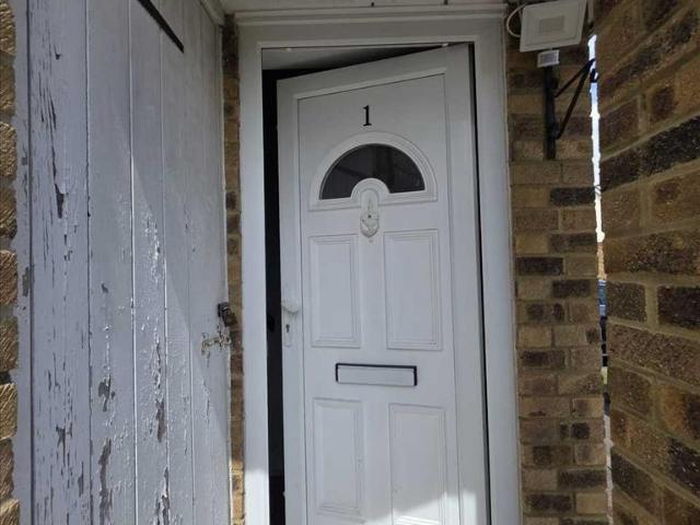 Swallow Court, Dollis Crescent. 2 bed flat to rent £1,850 pcm £427 pw