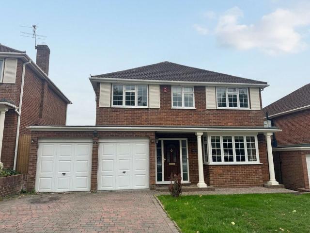 Swallow Drive, High Wycombe HP15 4 bed detached house to rent £2,995 pcm £691 pw