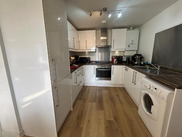 Swallow House, Bristol, BS34 2 bed flat to rent £1,600 pcm £369 pw