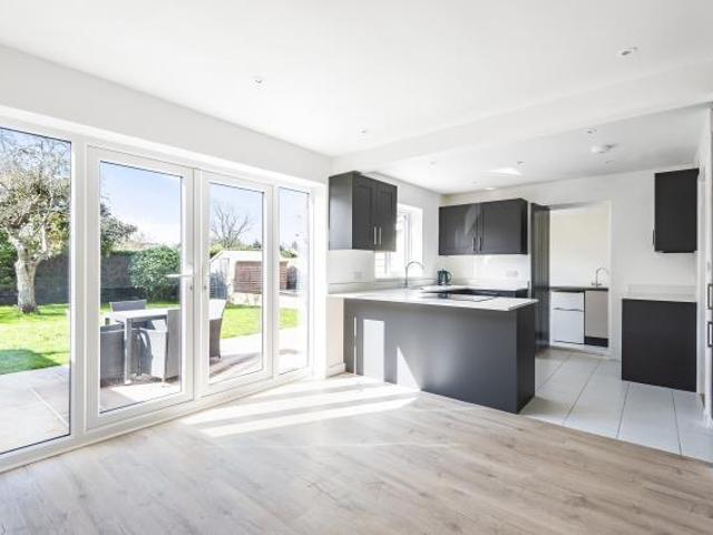 Swallowfield Street, Reading, RG7 4 bed detached house to rent £2,250 pcm £519 pw
