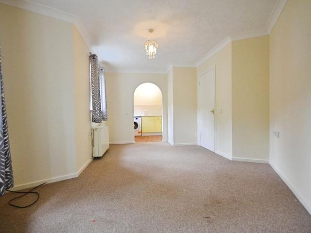 Swallows Croft, Reading RG1, 2 bed flat to rent, £1,300 pcm | PrimeLocation