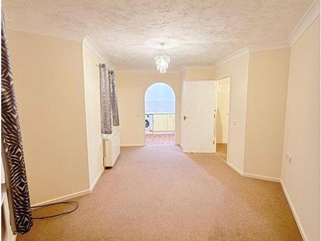 Swallows Croft, Reading RG1, 2 bed flat to rent, £1,300 pcm | PrimeLocation