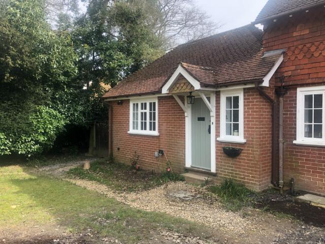 Swan Lane, Edenbridge Studio to rent £1,200 pcm £277 pw