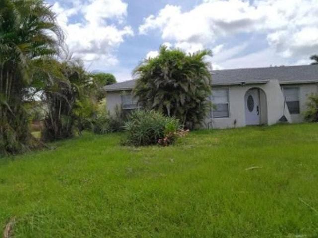 Swan Pkwy E