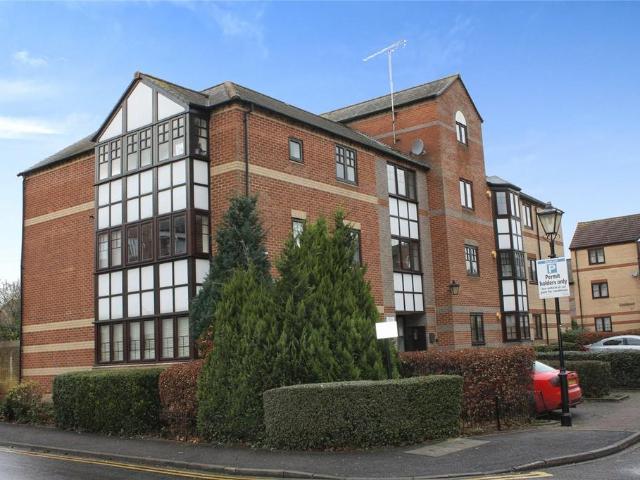 Swan Place, Berkshire RG1 2 bed apartment to rent £1,500 pcm £346 pw