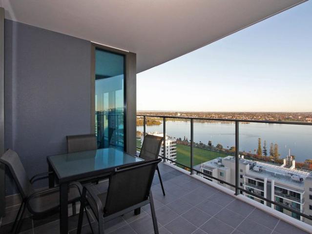 Swan River Views!