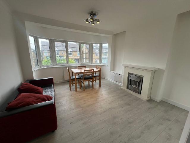 Swan Road, West Drayton UB7, 2 bed flat to rent, £1,850 pcm | PrimeLocation
