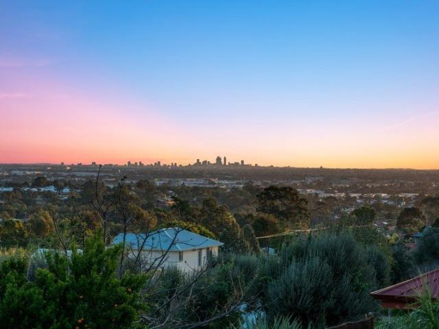SWAN VIEW SHOWSTOPPER: SPARKLING POOL & MAGICAL CITY VIEWS