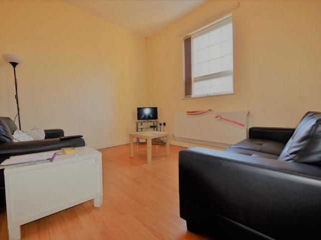 Swan With Two Necks 3 bed flat to rent £1,404 pcm £324 pw