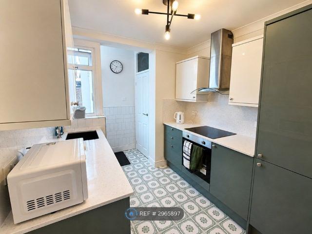Swanage Road, Southend On Sea SS2, 1 bed flat to rent, £1,100 pcm | PrimeLocation