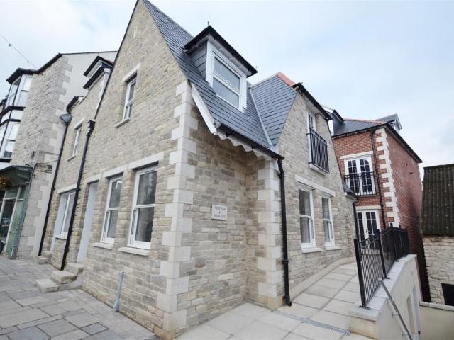 Swanage 2 bed flat to rent £1,100 pcm £254 pw