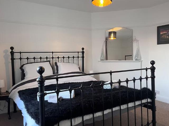 Swanage 2BR Coastal Retreat Family & Pet Friendly