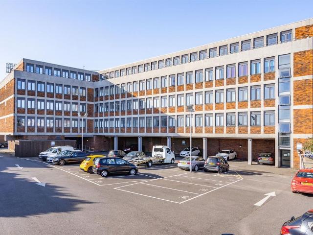 Swanfield Road, Burlington House Swanfield Road EN8, 1 bed flat to rent, £1,400 pcm | PrimeLocation