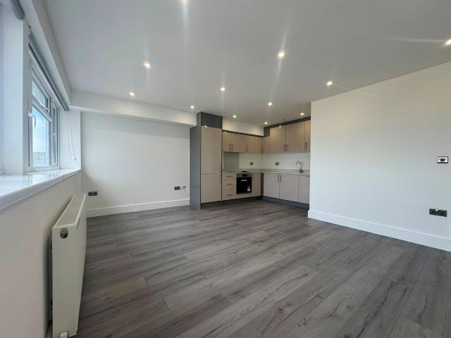 Swanley Centre, Swanley BR8, 2 bed flat to rent, £1,550 pcm | PrimeLocation