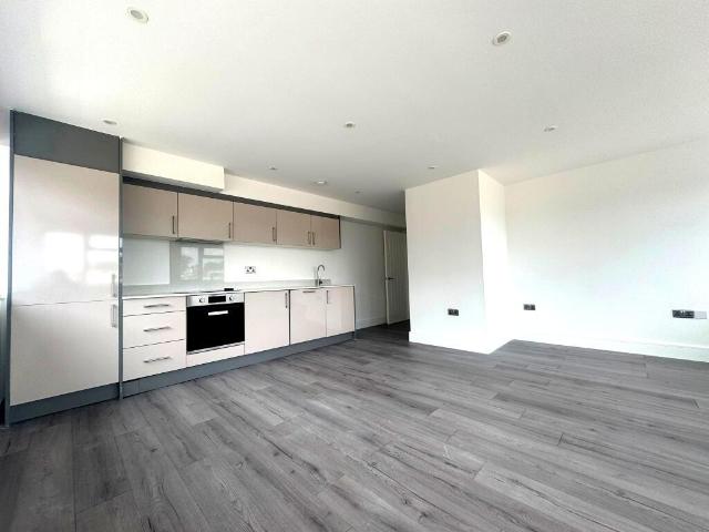Swanley Centre, Swanley, BR8 2 bed flat to rent £1,650 pcm £381 pw