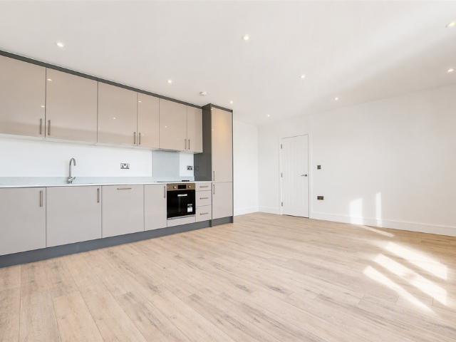 Swanley Centre, Swanley, BR8 2 bed flat to rent £1,600 pcm £369 pw