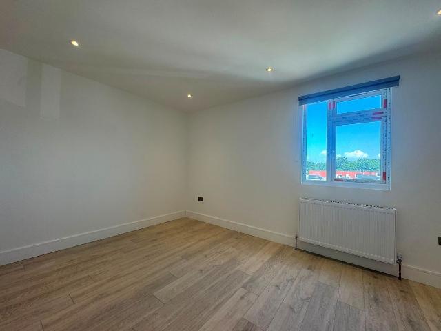 Swanley Centre, Swanley BR8, 2 bed flat to rent, £1,600 pcm | PrimeLocation
