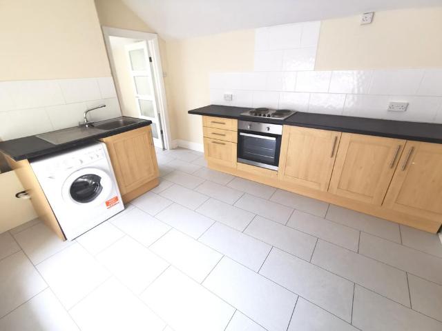 Brynymor Road, Swansea, SA1 1 bed flat to rent £695 pcm £160 pw