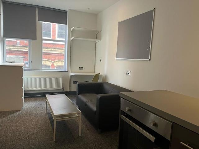 Swansea SA1 Studio to rent £680 pcm £157 pw