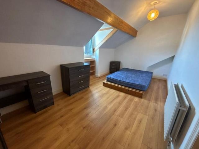 Swansea SA2 4 bed terraced house to rent £400 pcm £92 pw