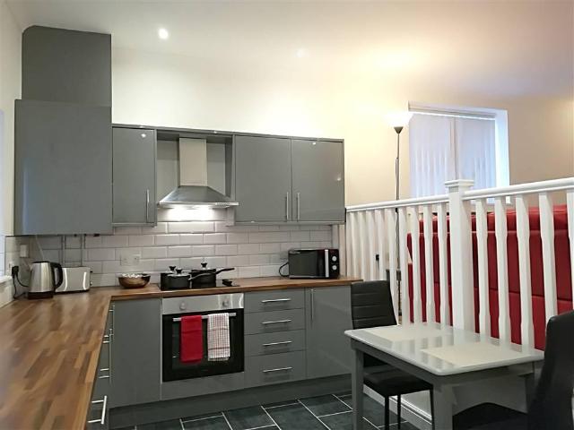 Swansea SA2 2 bed flat to rent £1,000 pcm £231 pw