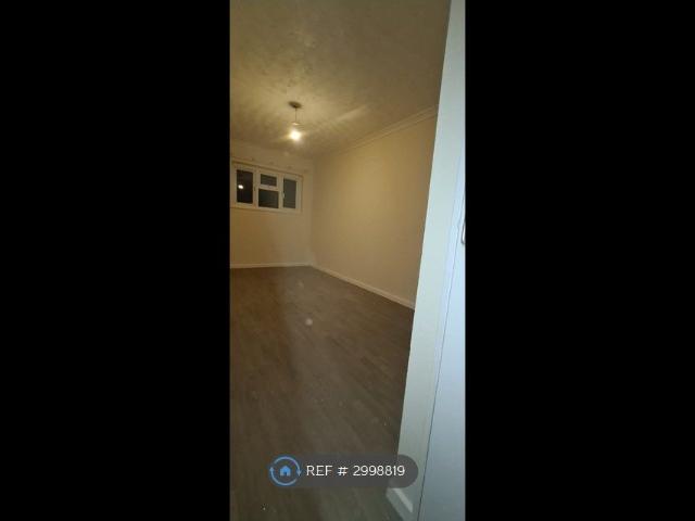 Swanstead, Basildon SS16, 5 bed terraced house to rent, £2,500 pcm | PrimeLocation