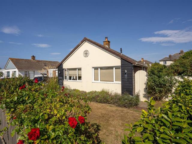 Swanswood Gardens, Bideford EX39 2 bed detached bungalow to rent £1,650 pcm £381 pw