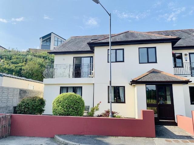 Swanpool Court, Falmouth TR11 3 bed apartment to rent £1,825 pcm £421 pw