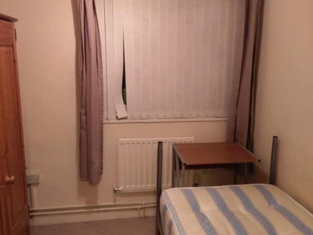 Swanwick Cl, London, SW15 1 bed in a house share to rent £550 pcm £127 pw
