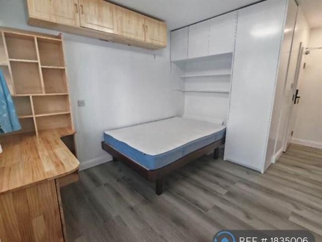 Swedenborg Gardens, London, E1 Studio to rent £1,650 pcm £381 pw