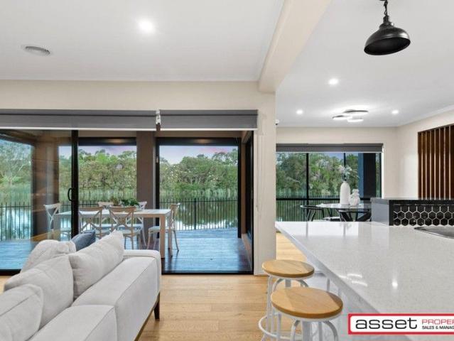 40 Metres of Picture Perfect Water Views