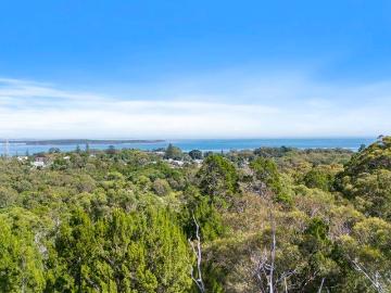 SWEEPING 180 DEGREE VIEWS TO BUILD YOUR DREAM !