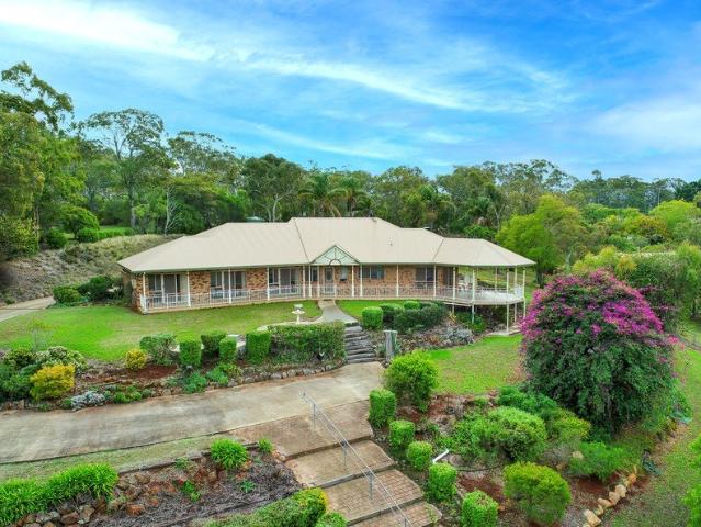 Sweeping Views, Exceptional Acreage Living On 6997m2