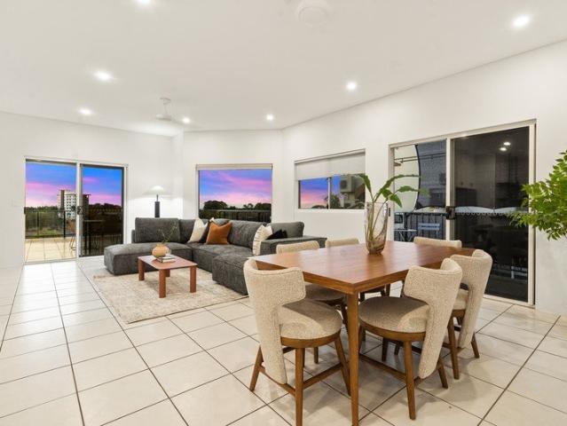 Sweeping views from stylish city fringe penthouse!