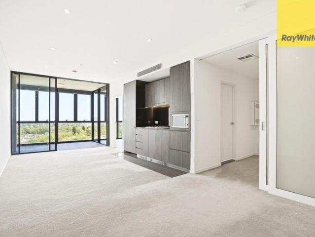SWEEPING VIEWS, LUXURIOUS 5 STAR 1 BEDROOM PLUS STUDY