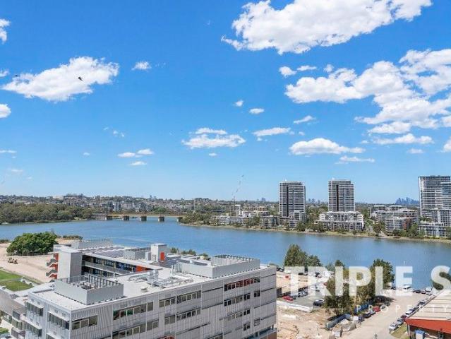 Sweeping Waterview & Cityscape | Massive Entertainment Sunroom & Extra Study | Marina Square Waterfront Living