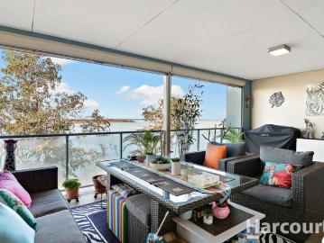 Sweeping Estuary Views!