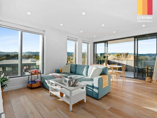 Sweeping Hills Views with Sought After Parade Lifestyle