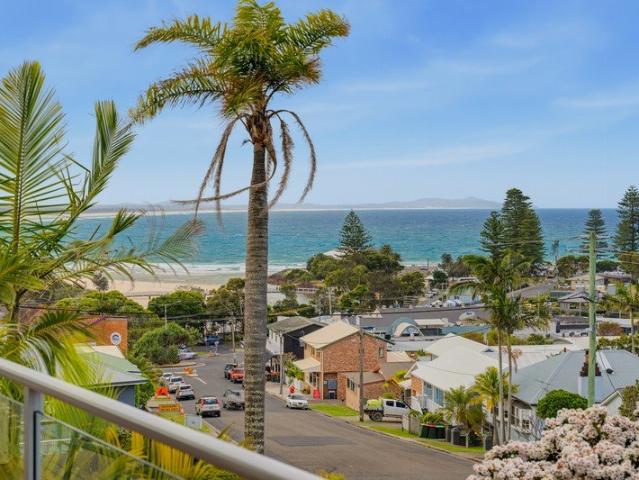 Sweeping Ocean Views & Established WIWO Holiday Home