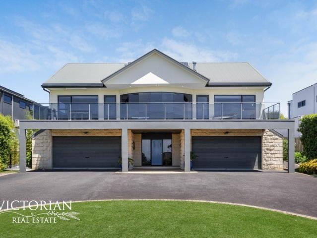 Sweeping Panoramic Bay Views, Resort Style Living & Architectural Elegance