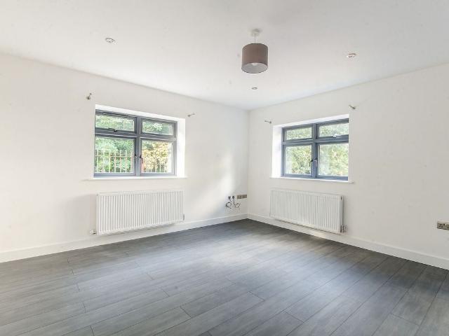 Sweeps Lane, Orpington BR5, 1 bed flat to rent, £1,400 pcm | PrimeLocation