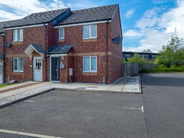 Sweet Thorn Drive, Glasgow, G75 3 bed end of terrace house to rent £1,290 pcm £298 pw