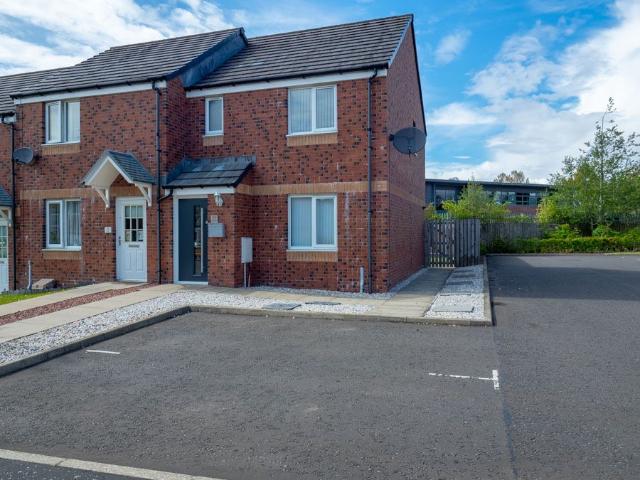Sweet Thorn Drive, Glasgow G75, 3 bed end terrace house to rent, £1,290 pcm | PrimeLocation