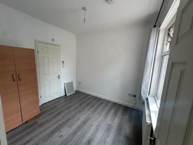Sweet Briar Walk, London N18 1 bed in a house share to rent £875 pcm £202 pw