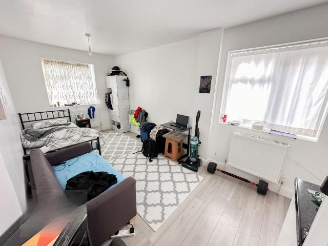 Sweet Briar Grove, Edmonton N9, Studio to rent, £950 pcm | PrimeLocation