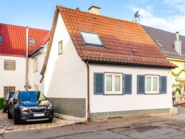 Sweet small house in Stuttgart, Stuttgart Amsterdam Apartments for Rent