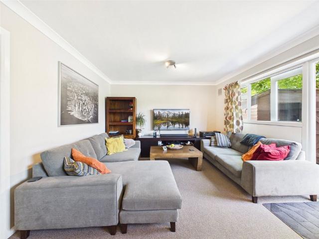 Sweetcroft Lane, Hillingdon, Uxbridge, UB10