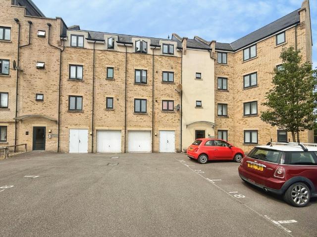 Sweetpea Way, Cambridge, CB4 2 bed flat to rent £1,600 pcm £369 pw